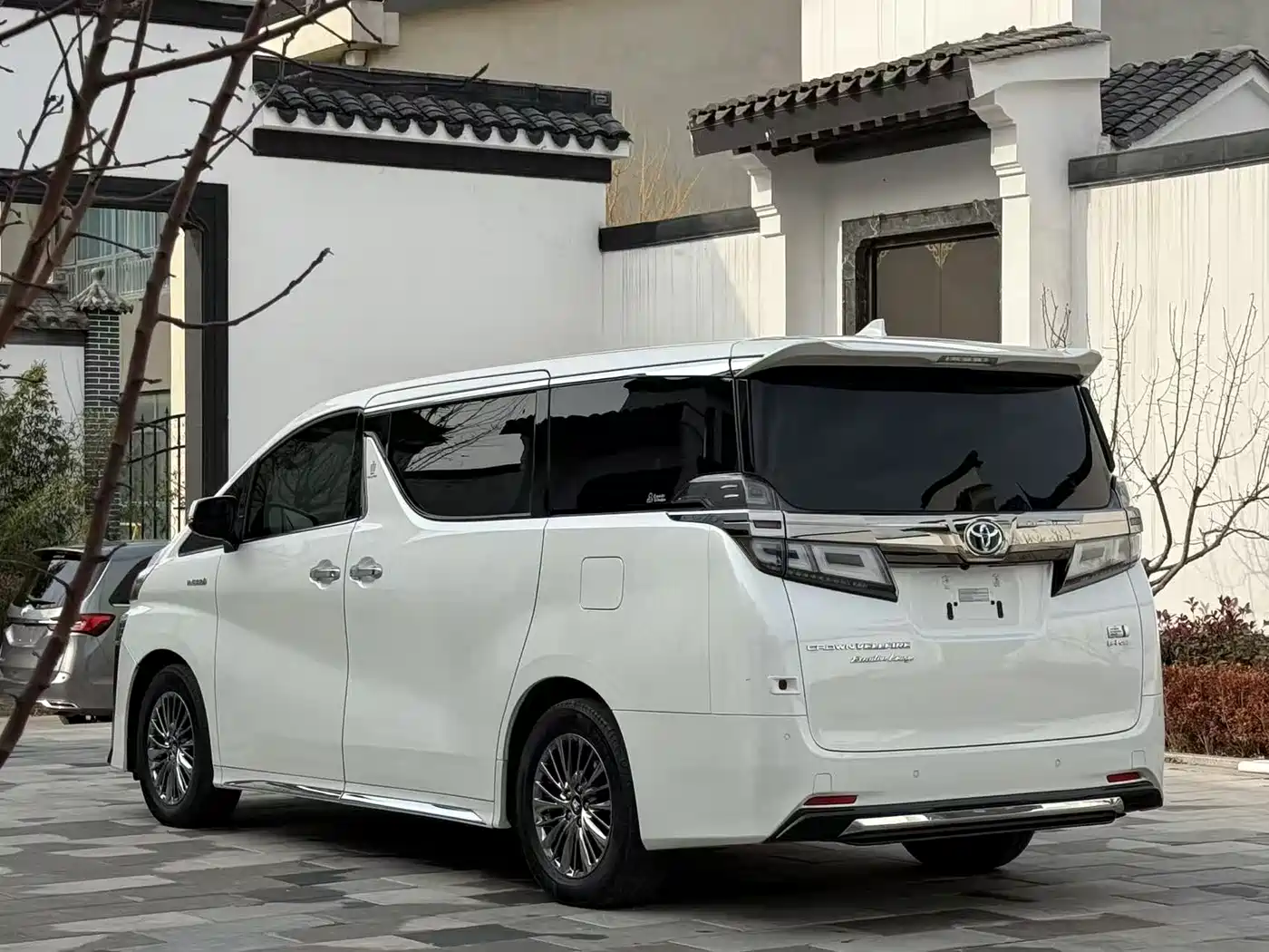 Toyota Vellfire 2021 Crown Hybrid 2.5L HV Premium Edition фото 6