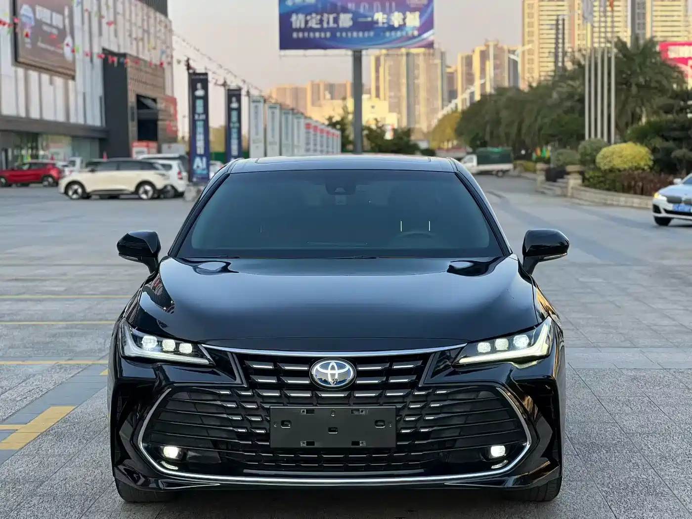 Toyota Avalon 2022 Hybrid 2.5L Luxury Edition фото 2