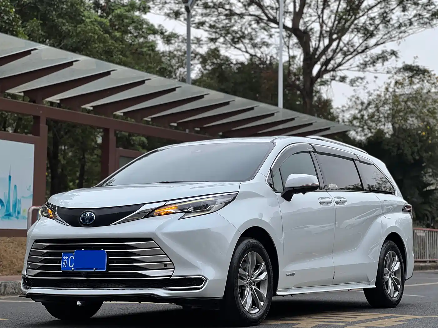 Toyota Sienna 2023 2.5L Hybrid Comfort Edition фото 14
