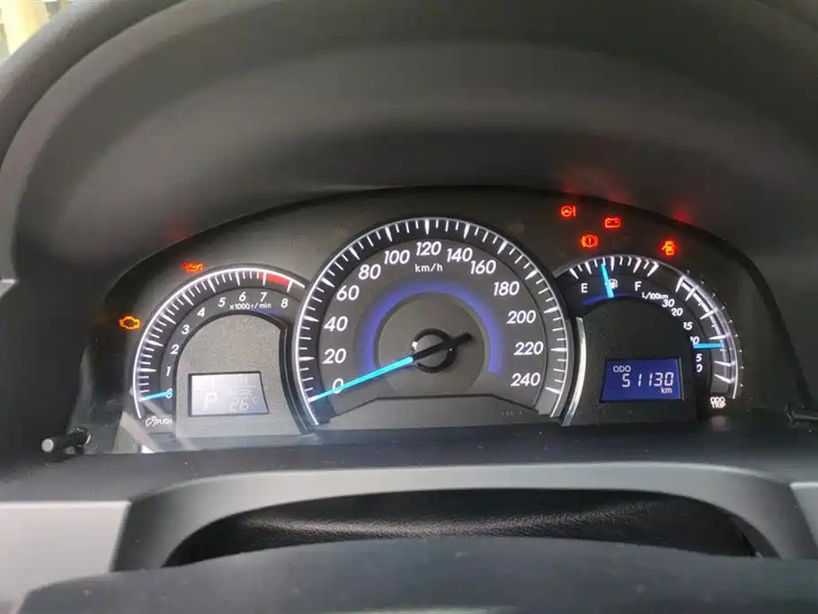 Toyota Camry 2015 2.0G Leading Edition фото 14