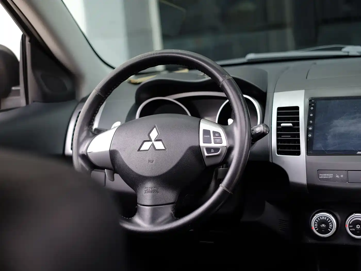 Mitsubishi Outlander (Import) 2009 2.4 Fashion фото 15