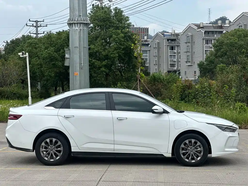 Фото 20 - Geely Geometry A