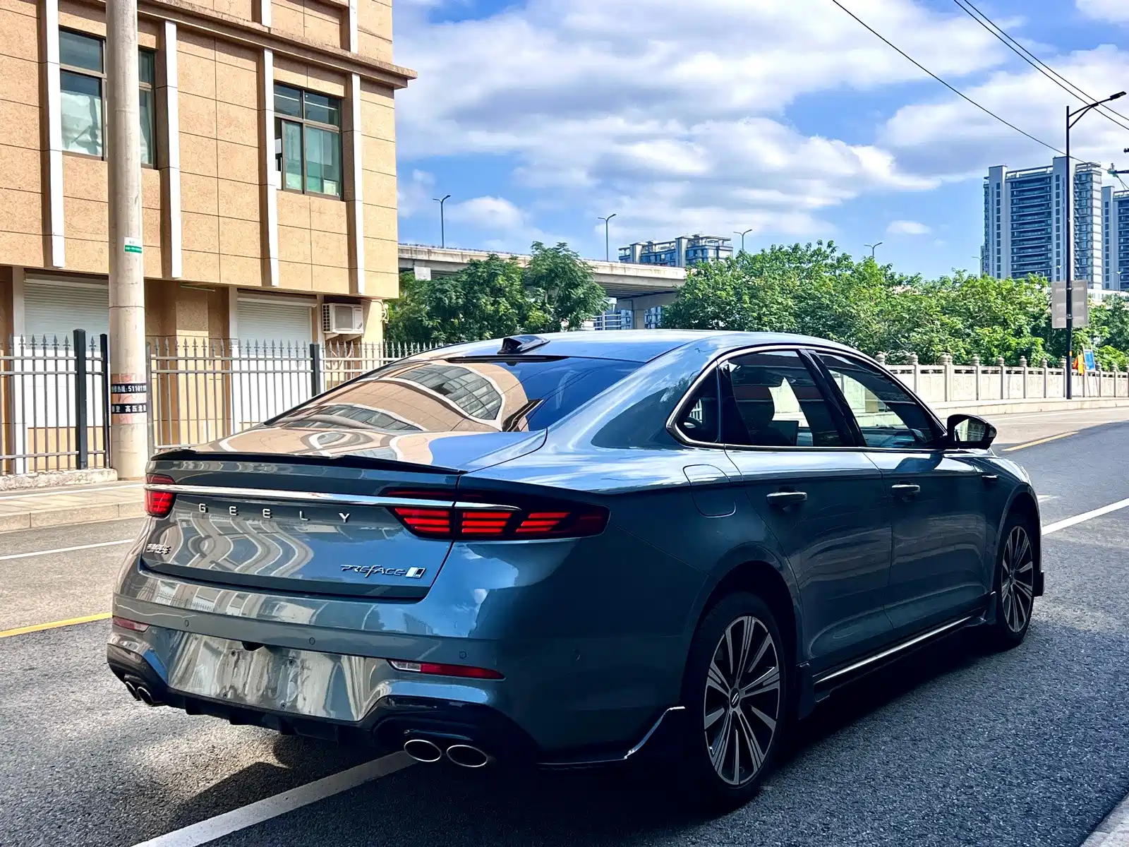 Фото 9 - Geely Preface