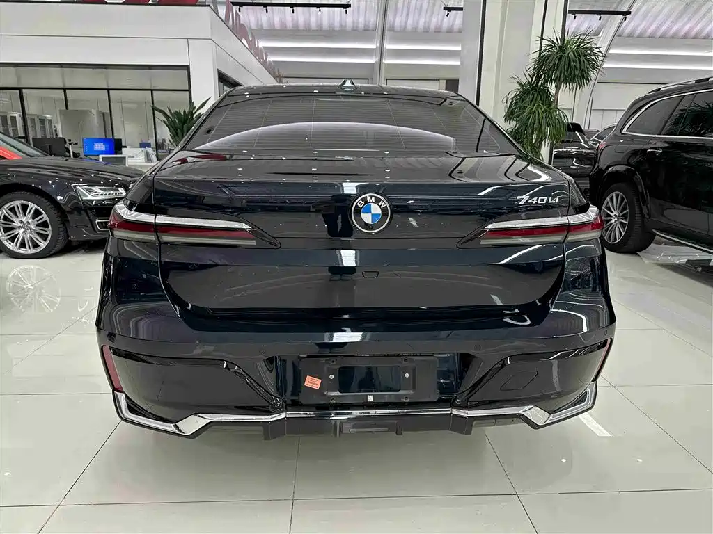BMW 7 Series 2023 Model 740Li Leading M Sport Package фото 18