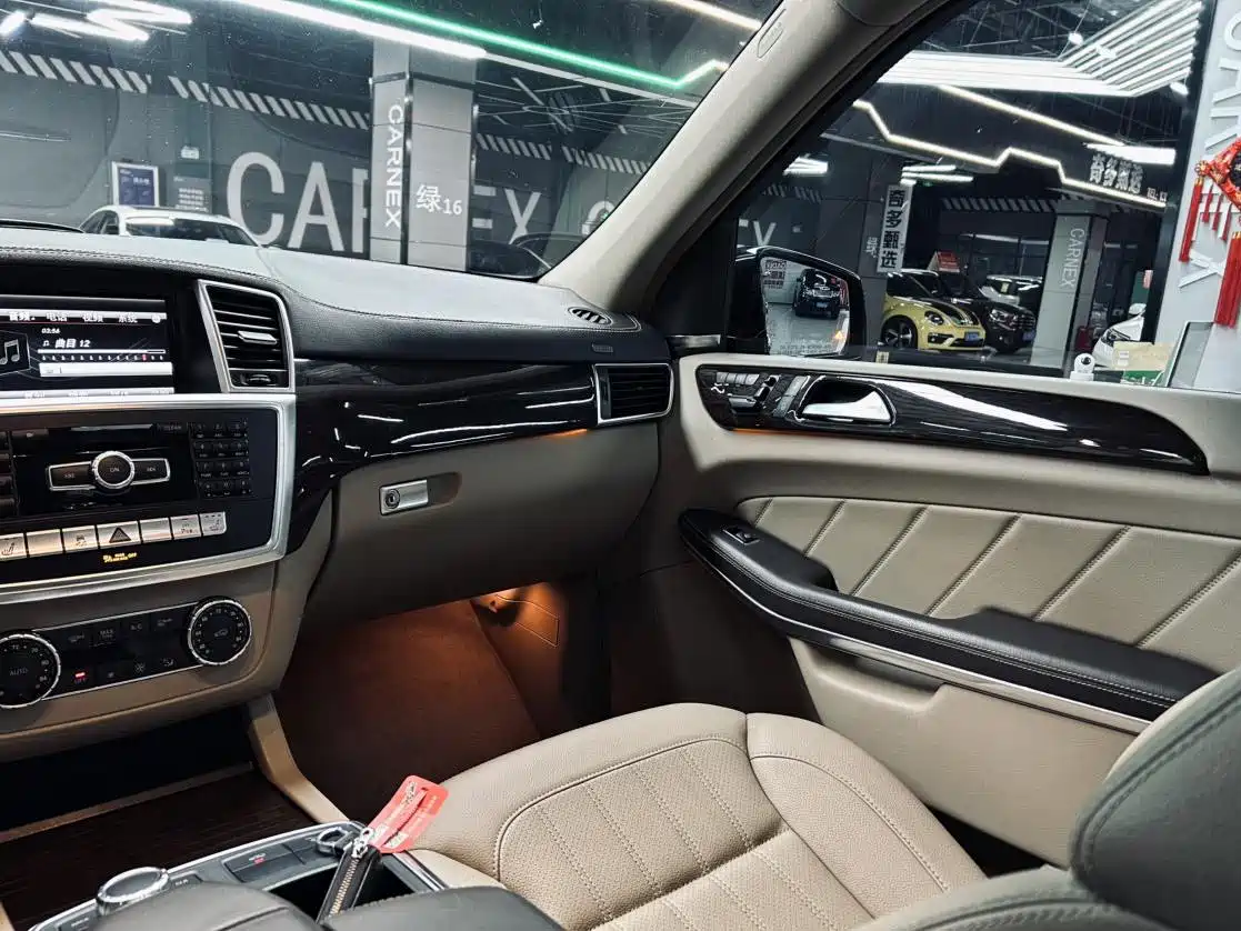 Mercedes-Benz GL-Class фото 9