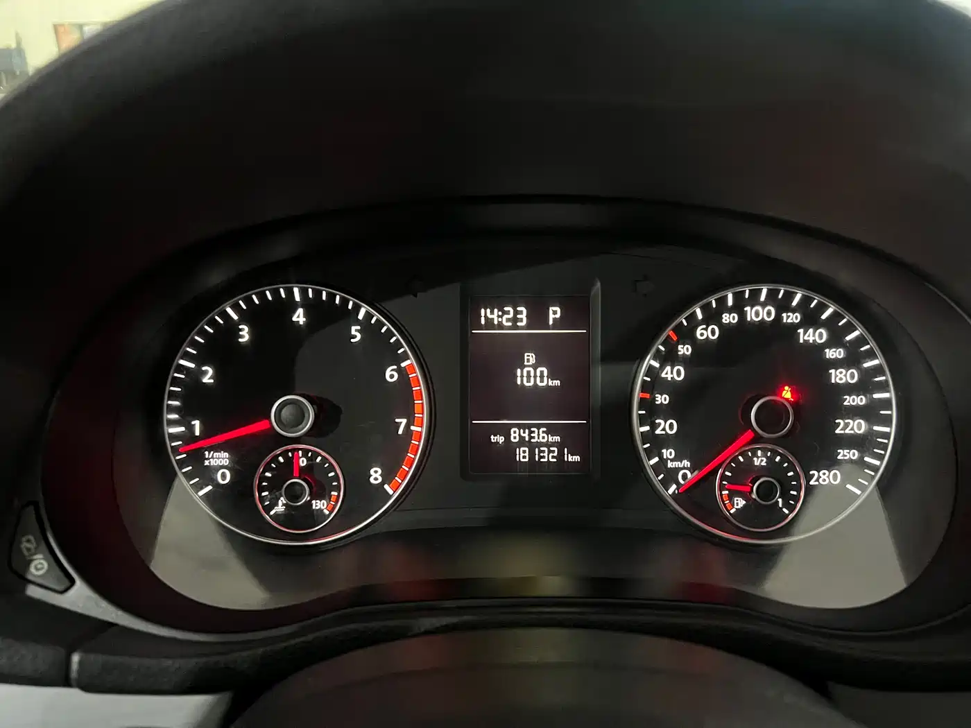 Volkswagen Passat 2014 1.8TSI DSG Luxury Edition фото 9