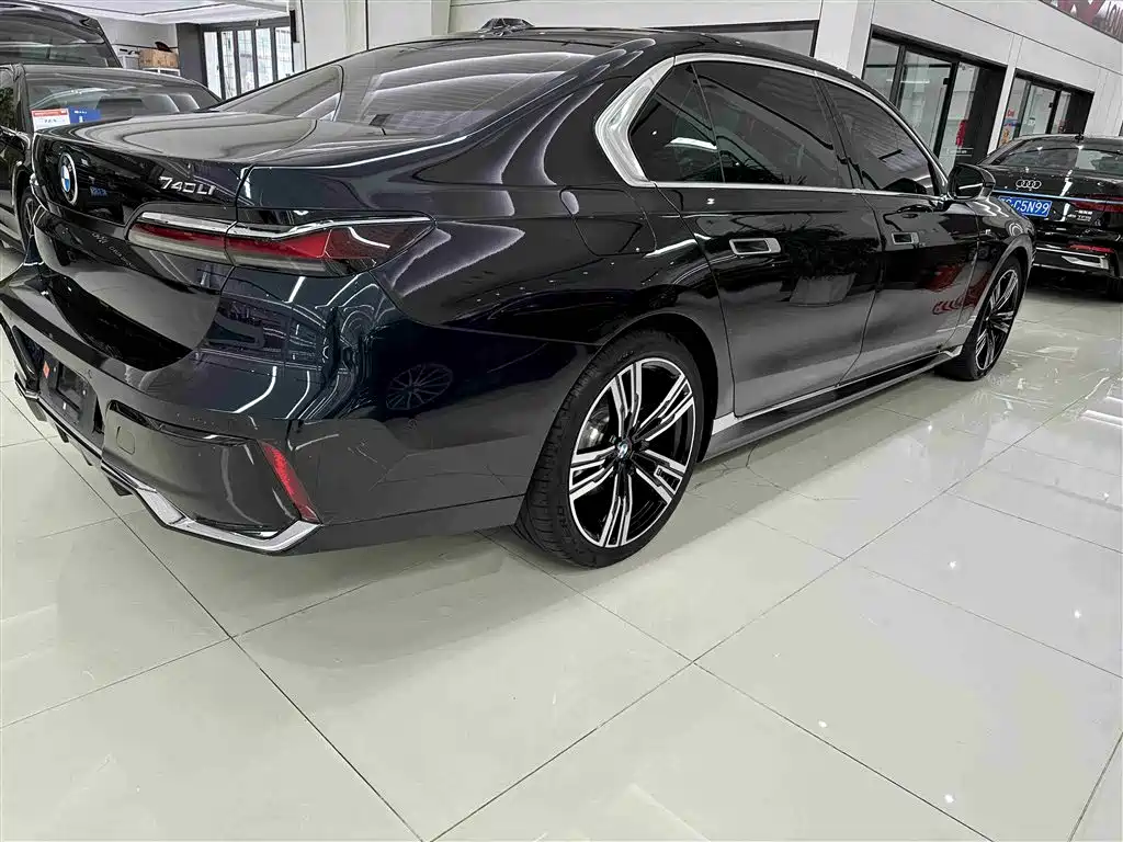 BMW 7 Series 2023 Model 740Li Leading M Sport Package фото 21