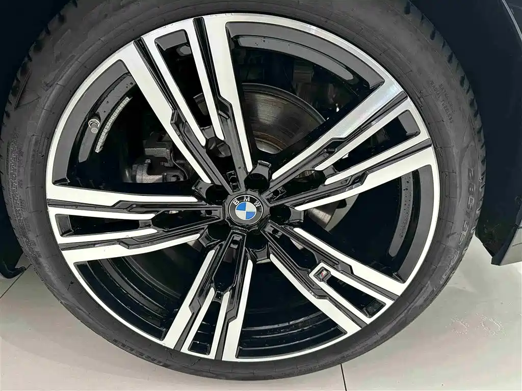 BMW 7 Series 2023 Model 740Li Leading M Sport Package фото 16