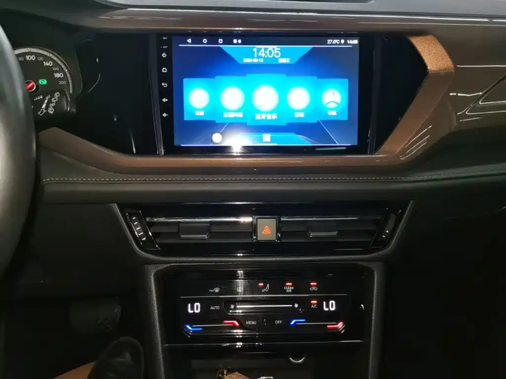 Volkswagen Tharu, миниатюра 13