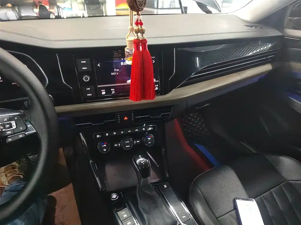 Volkswagen Passat 2019 330TSI Luxury Edition China VI фото 13