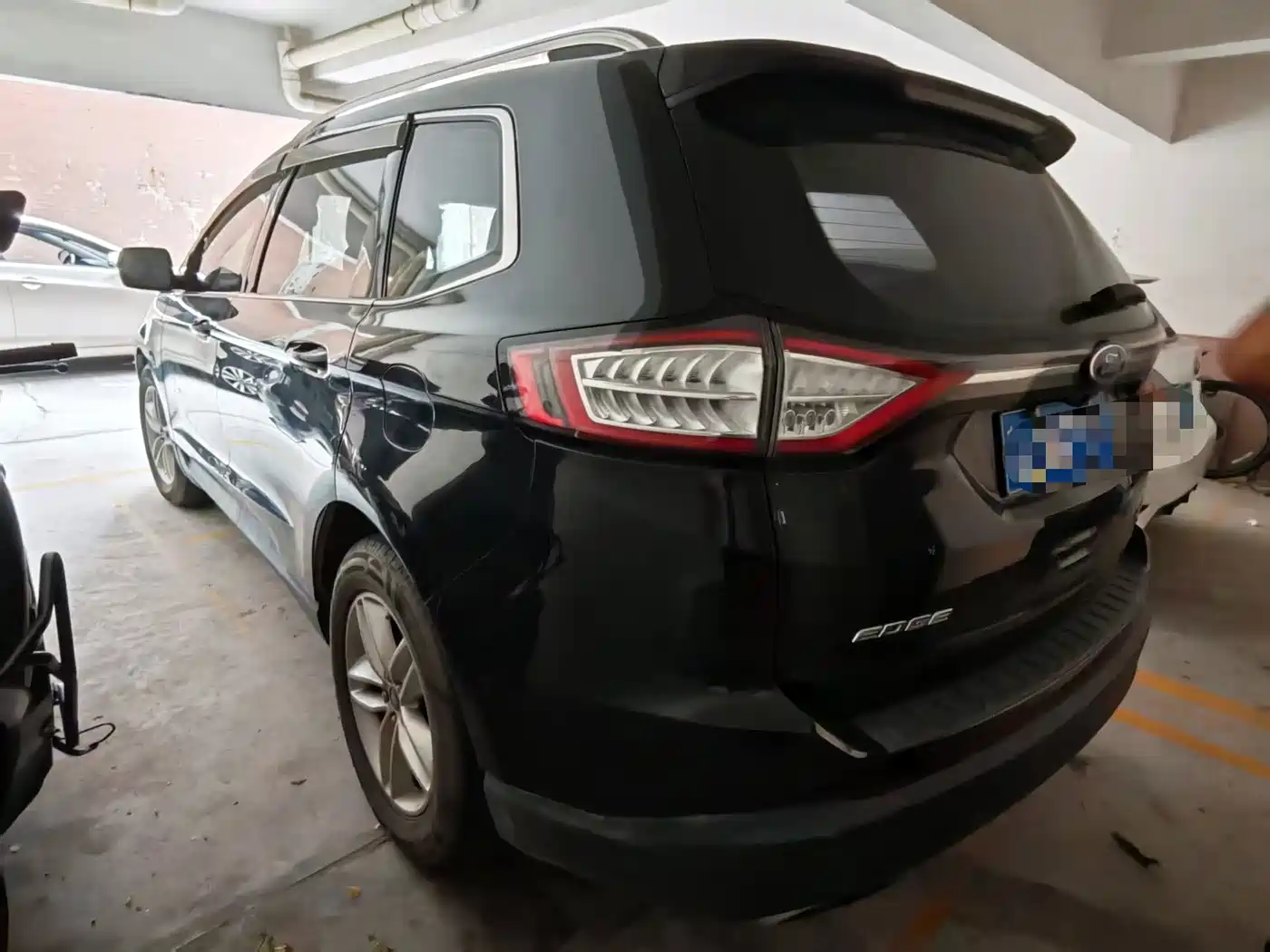 Photo 7 - Ford Edge