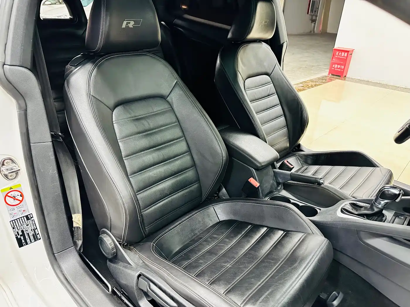 Volkswagen Scirocco 2011 2.0TSI R-Line фото 23