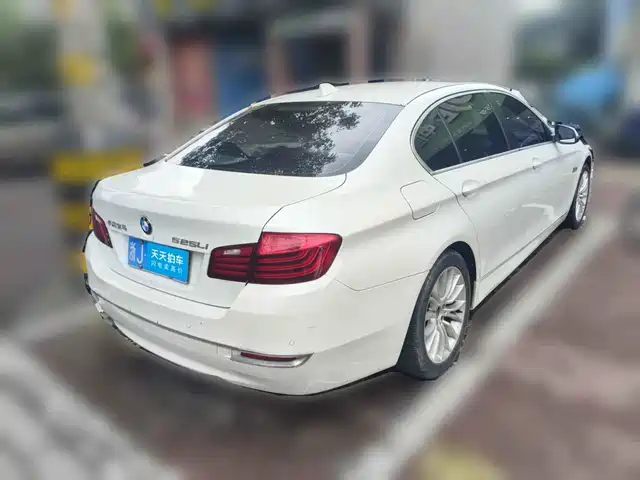 BMW 5 Series 2017 520Li Classic Edition — фото 2