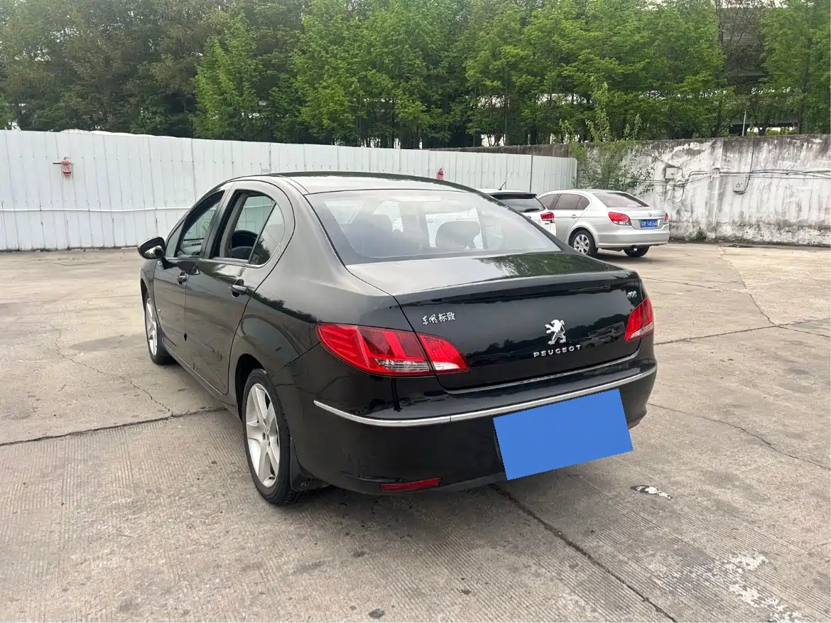Peugeot 408 2011 2.0L Automatic Comfort Edition фото 8