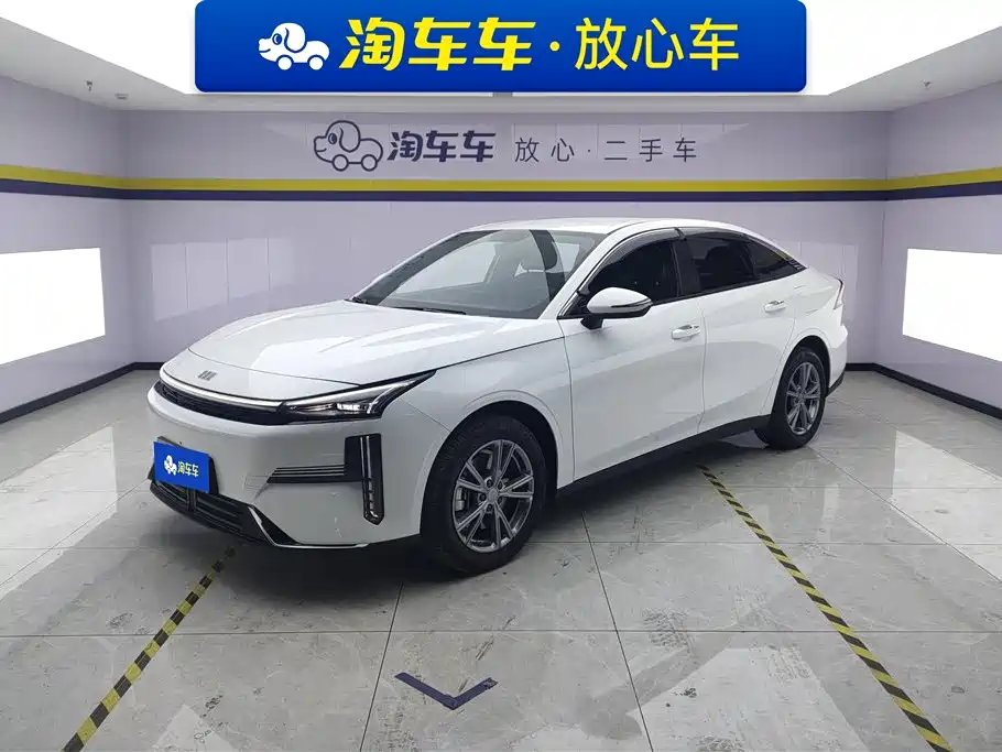 Geely Galaxy Galaxy L6 2025 EM-i 140km Voyage Edition