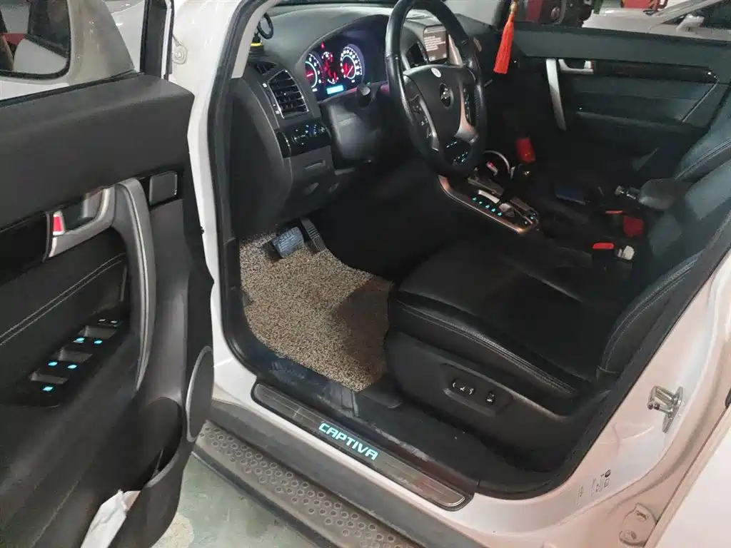 Chevrolet Captiva 2014 2.4L 4WD Flagship 7-seater фото 14