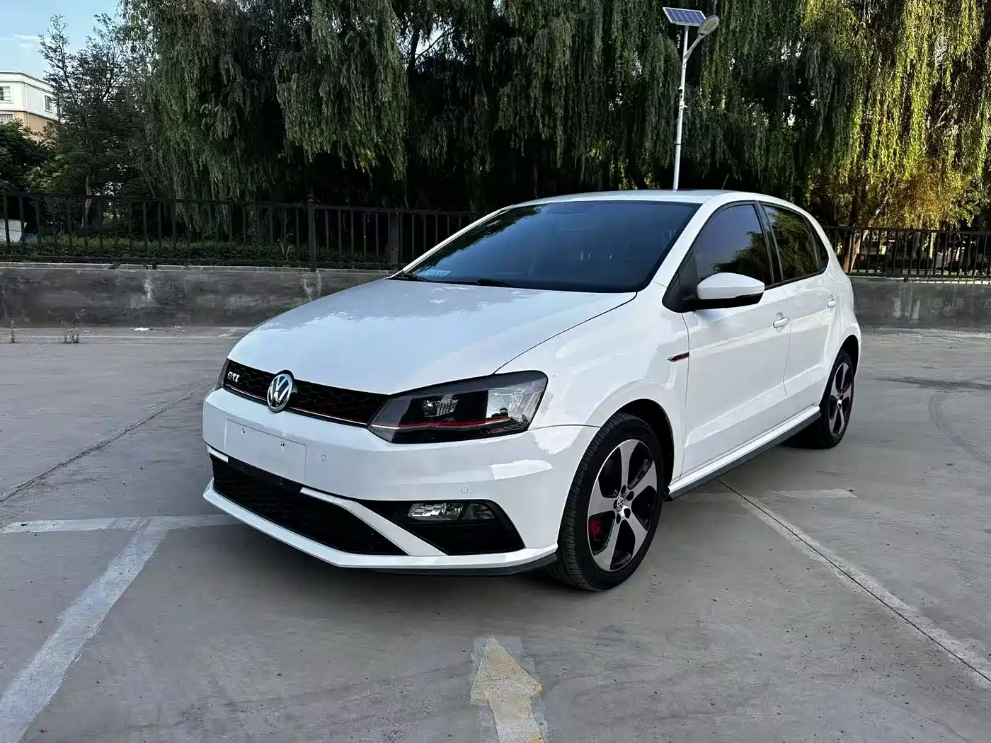Фото 1 - Volkswagen Polo