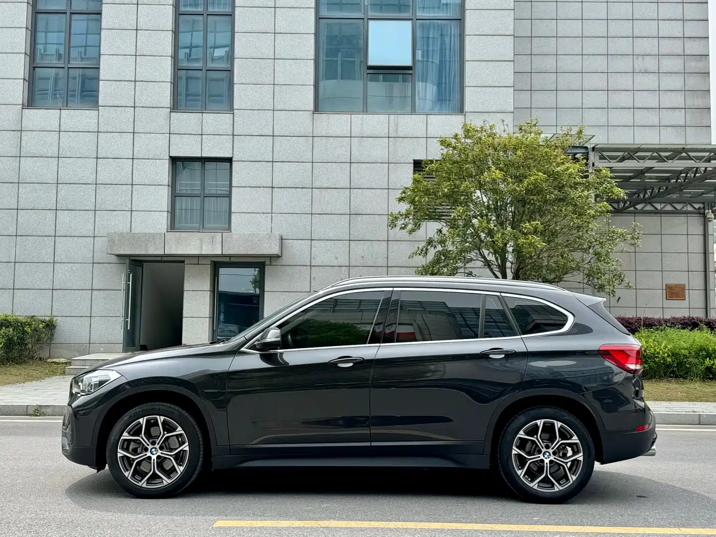 BMW X1 2022 sDrive25Li Leading фото 10