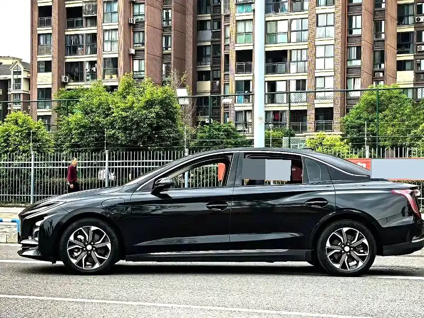 Hongqi E-QM5 2022 431km Charging Enjoyment Edition фото 6