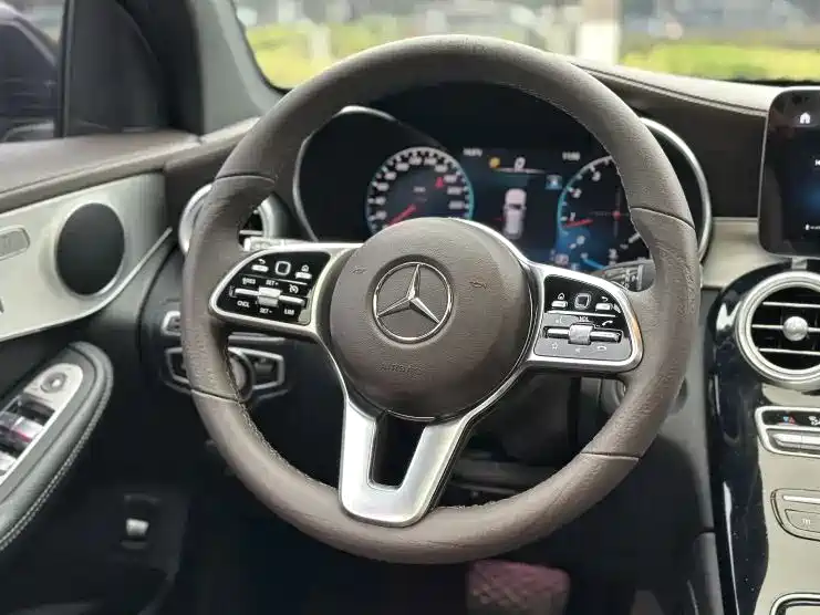 MERCEDES-BENZ GLC