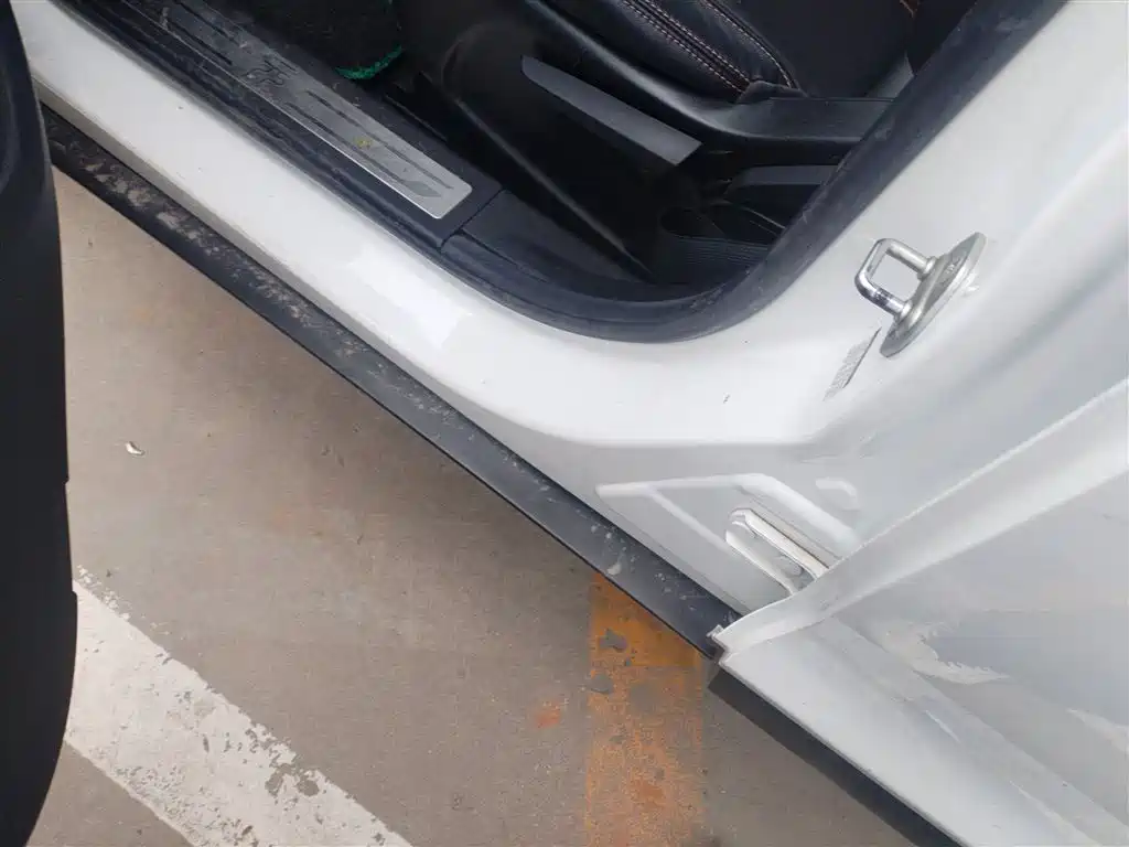 BYD Yuan 2017 1.5L Auto Cool Connect фото 22