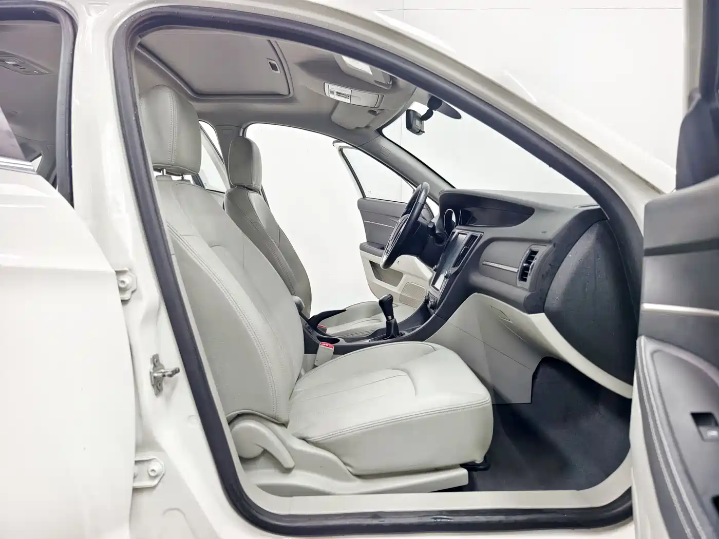 Фото 14 - BAIC Senova D50