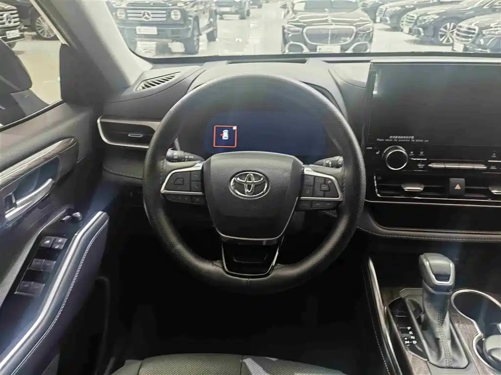 TOYOTA HIGHLANDER