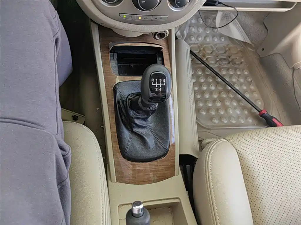 Buick Excelle 2015 1.5L Manual Classic фото 14