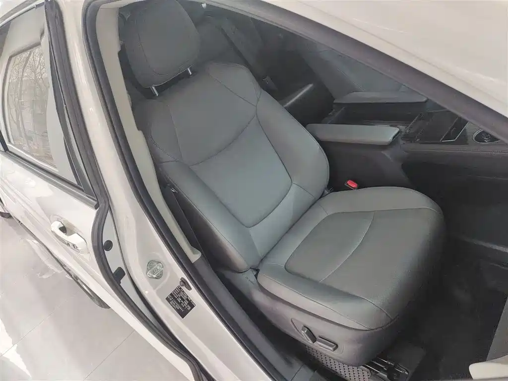 Toyota Sienna 2023 2.5L Hybrid Luxury Edition фото 24