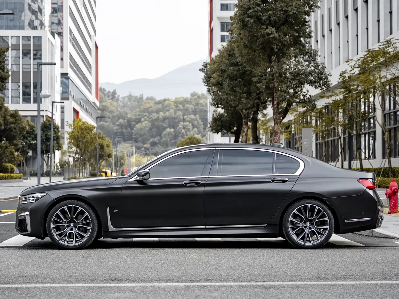BMW 7 Series 2019 740Li xDrive Executive M Sport Package фото 8