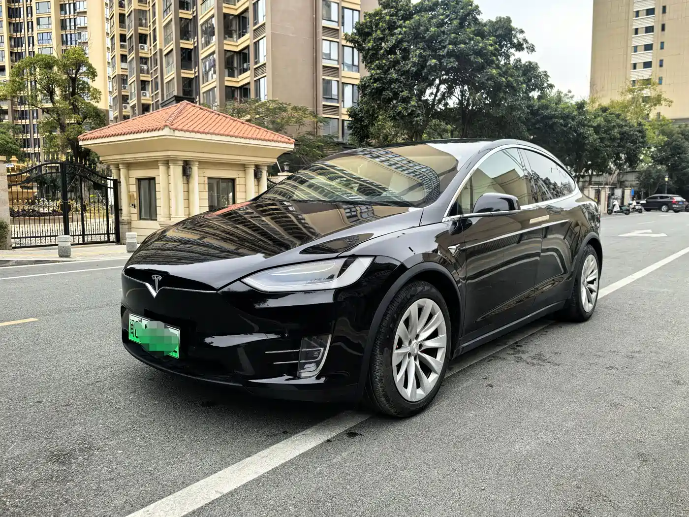 TESLA MODEL X
