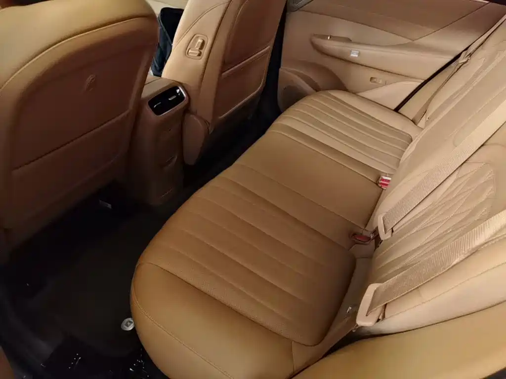 Dongfeng Aeolus L8 2025 2025 Plug-in Hybrid