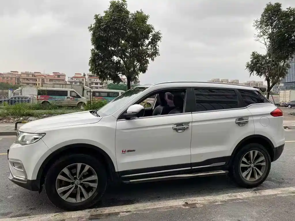 Фото 1 - Geely Atlas