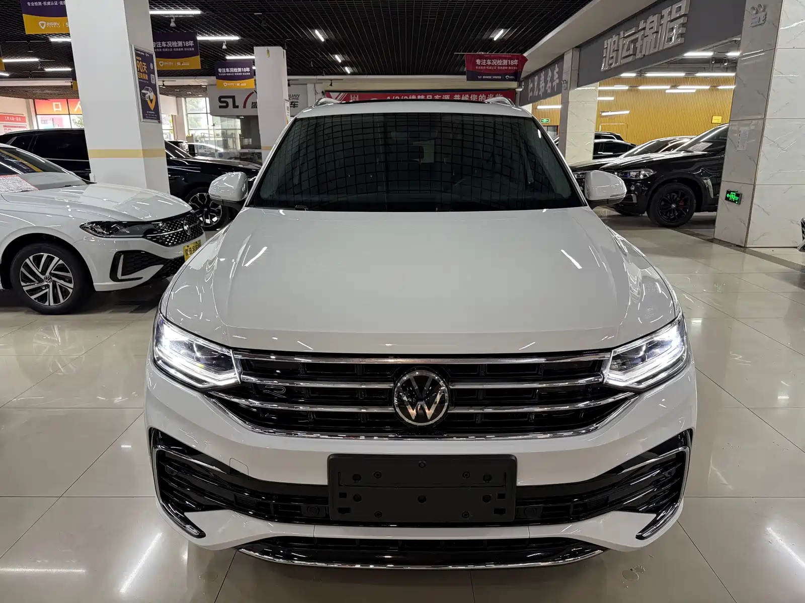 Фото 2 - Volkswagen Tiguan L