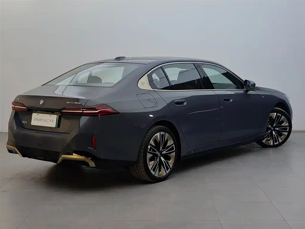 BMW I5