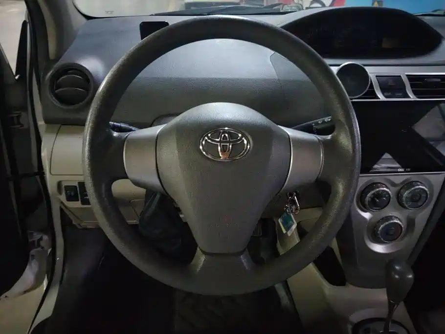 Toyota Vios 2012 2010 1.3L GL-i Standard AT