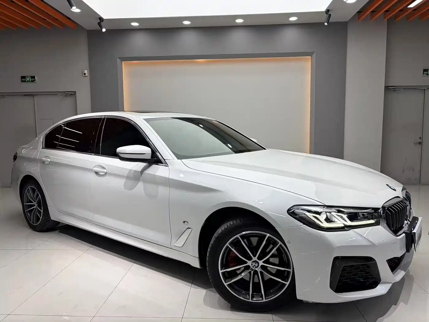 BMW 5 Series 2022 Model Second Facelift 525Li M Sport Package фото 3
