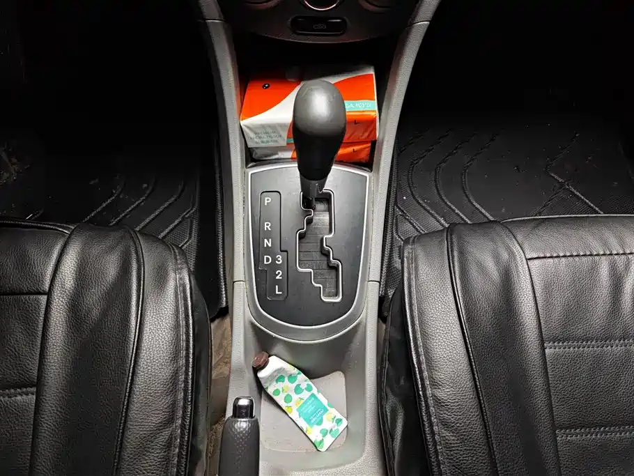 Hyundai Verna 2010 Sedan 1.4L Automatic Comfort GS фото 16