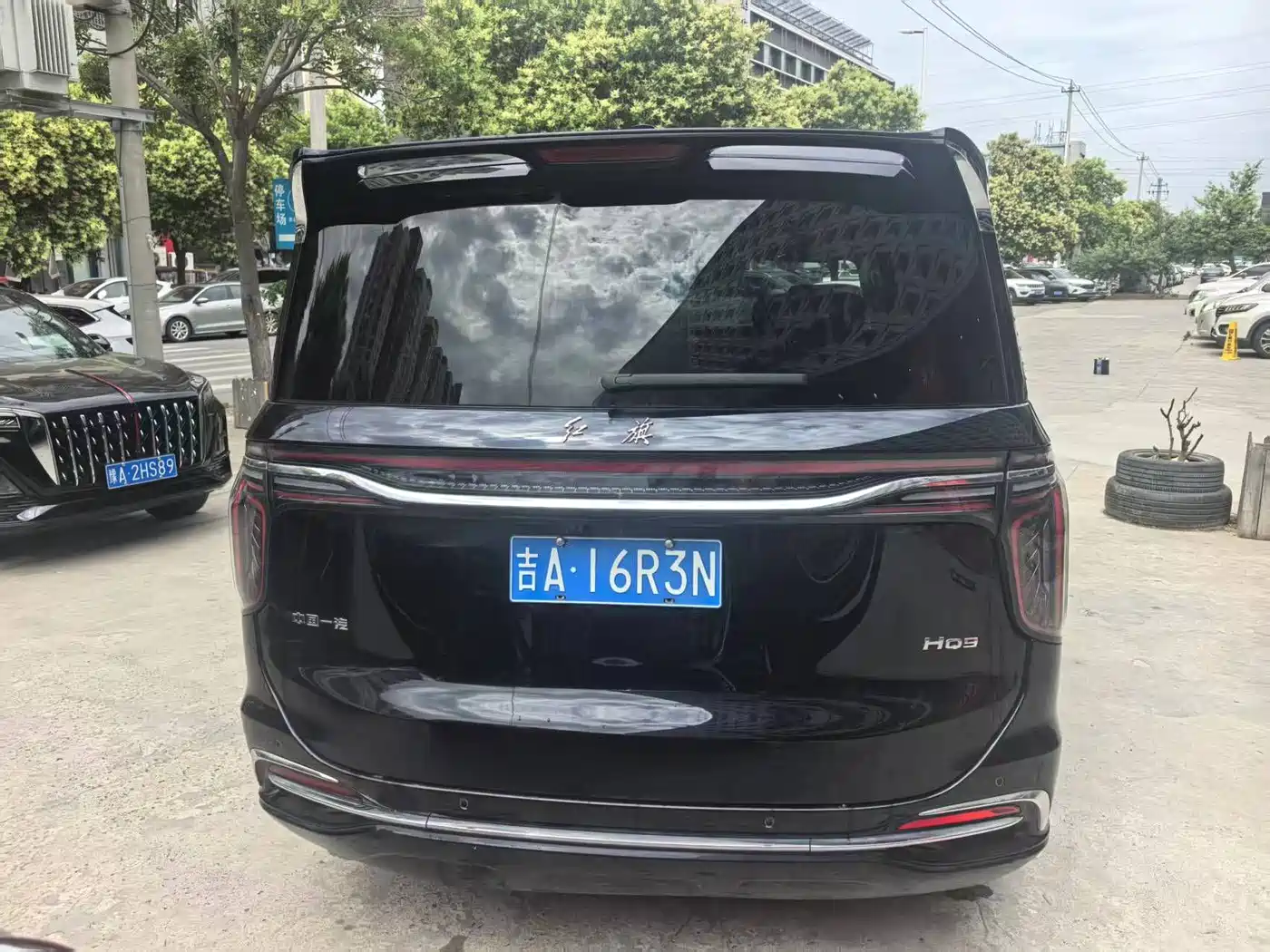 Hongqi HQ9 2023 2.0T Smart Connect Flag Enjoy Edition фото 5