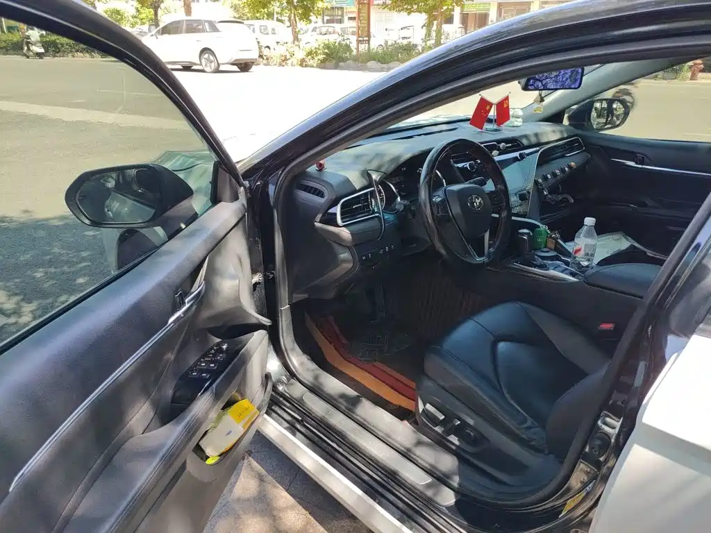Фото 12 - Toyota Camry