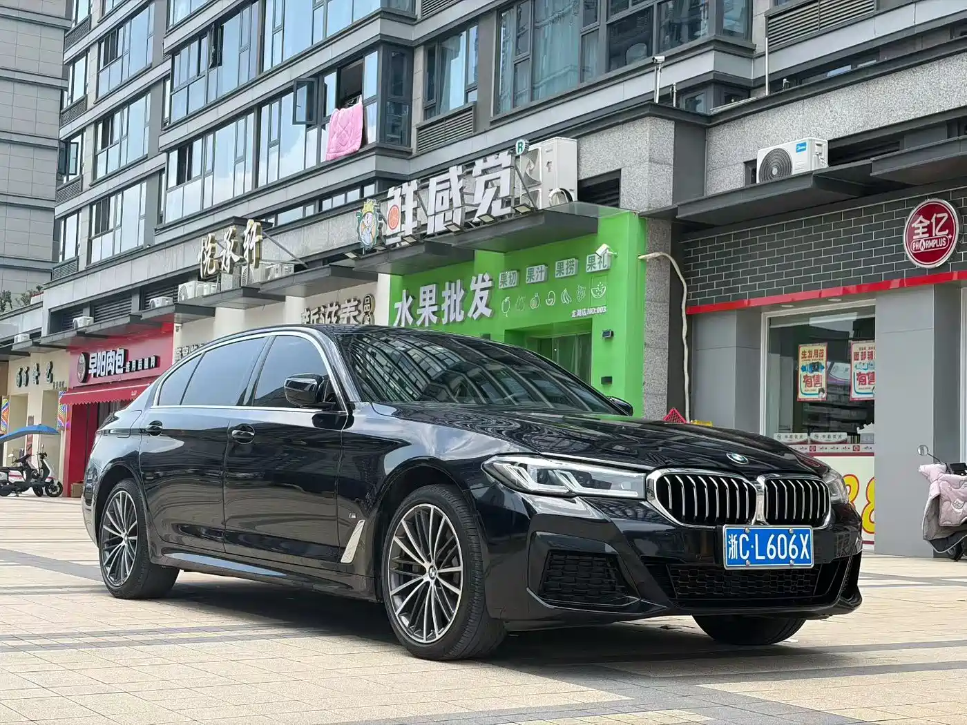 BMW 5 Series 2023 Facelift 530Li Leading M Sport Package фото 2