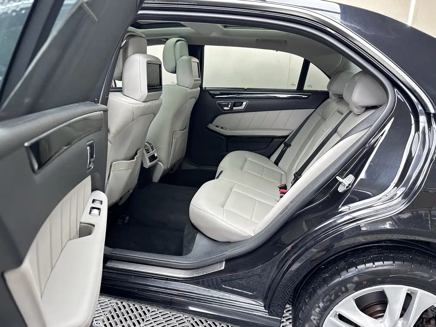 Mercedes-Benz E-Class 2010 E 300 L Fashion фото 7