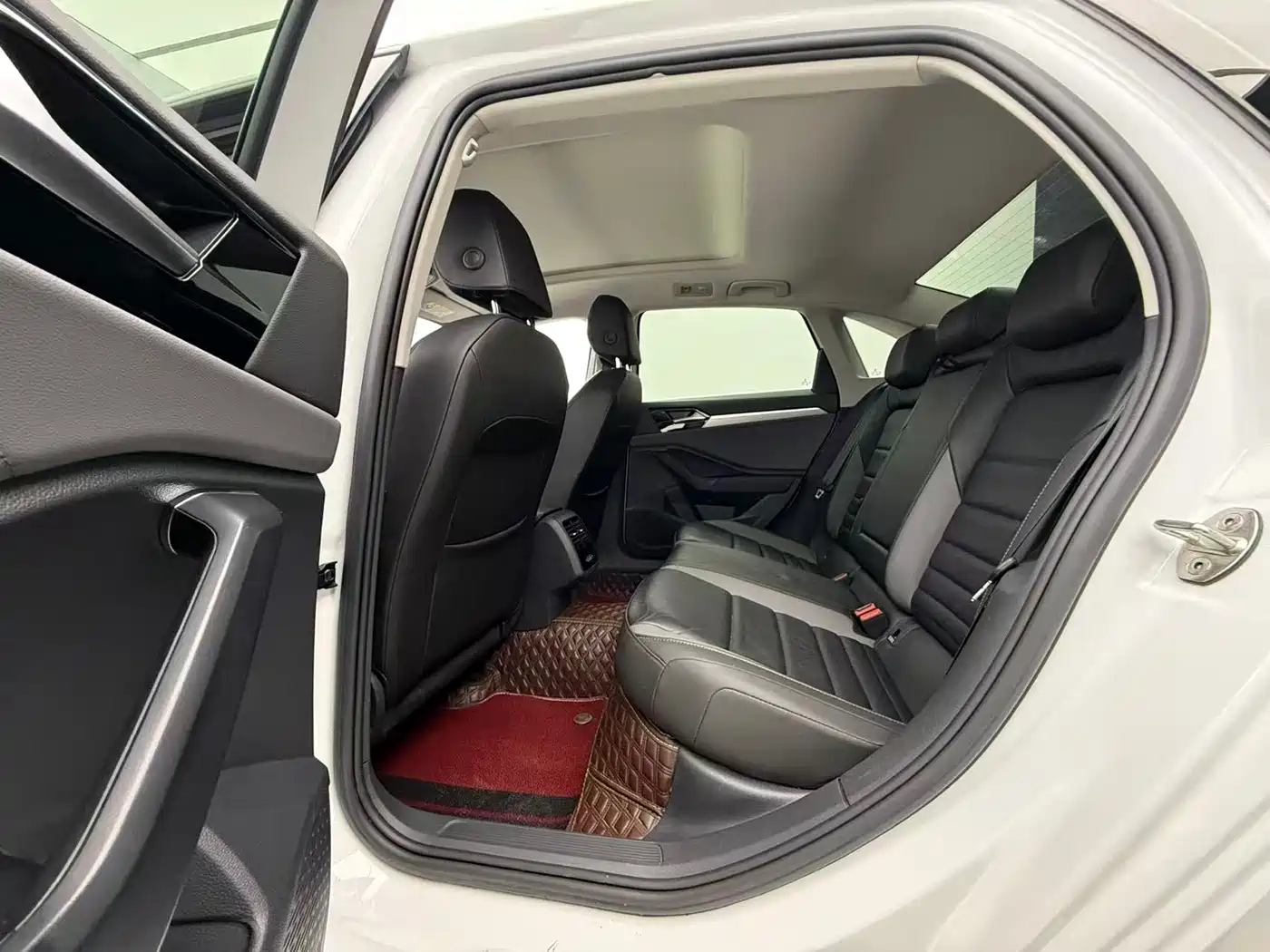 Volkswagen Sagitar 2022 280TSI DSG Surpassing Edition фото 10