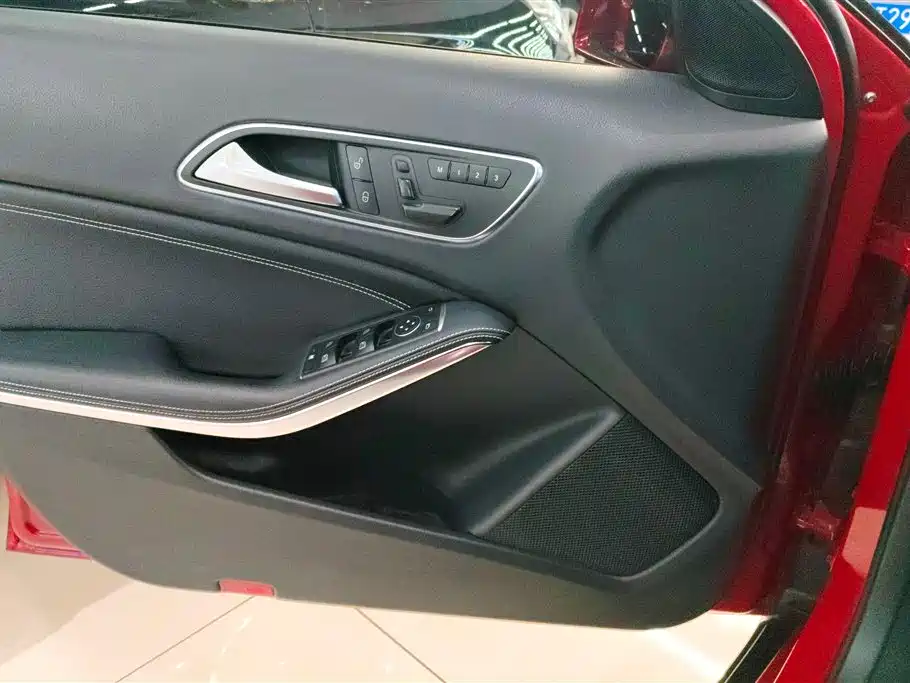 Mercedes-Benz GLA 2016 GLA 200 Dynamic фото 7