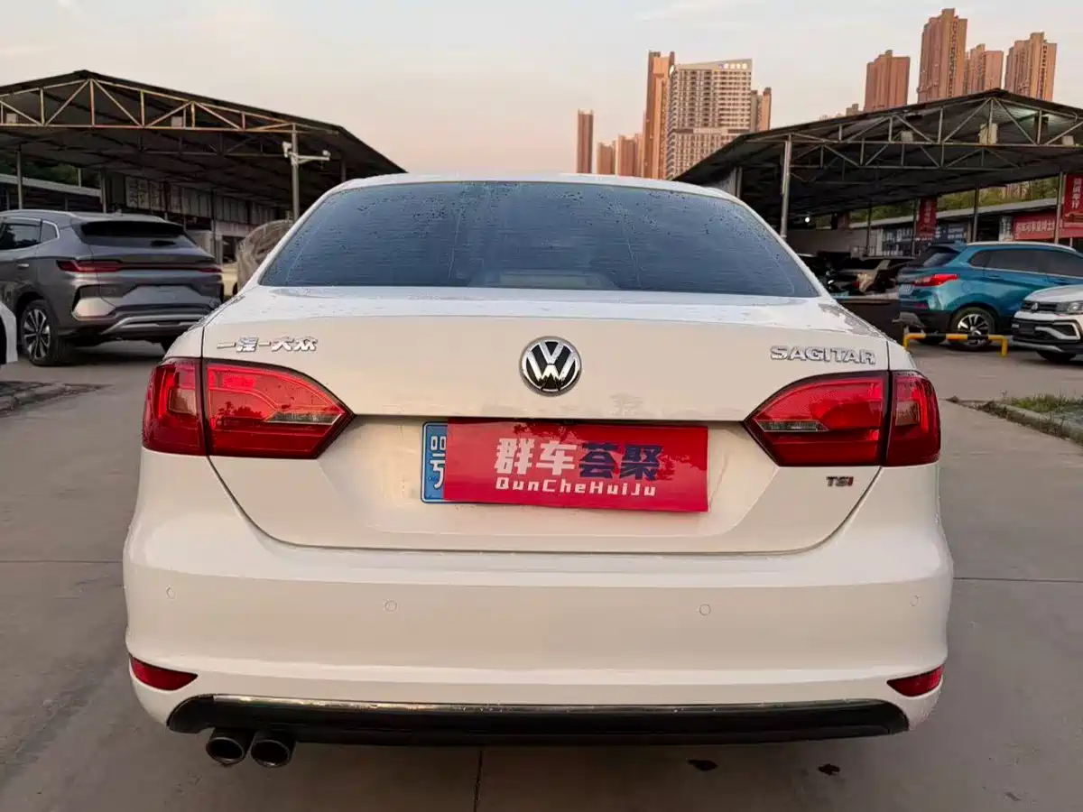 Volkswagen Sagitar 2012 1.4TSI Automatic Luxury фото 17