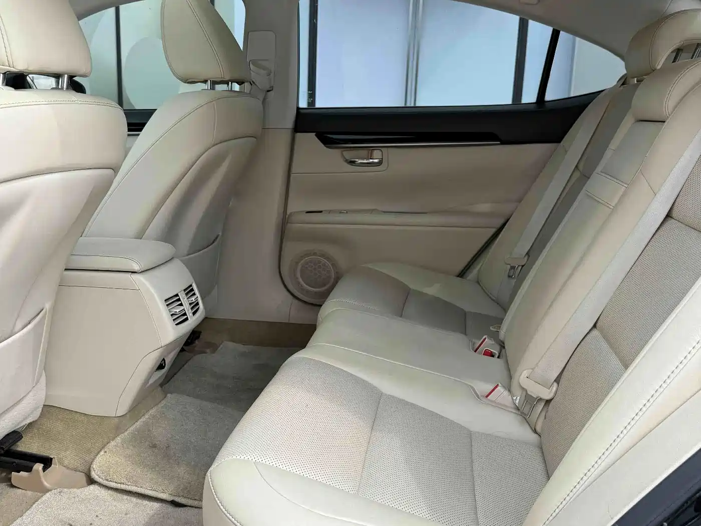 Фото 6 - Lexus ES