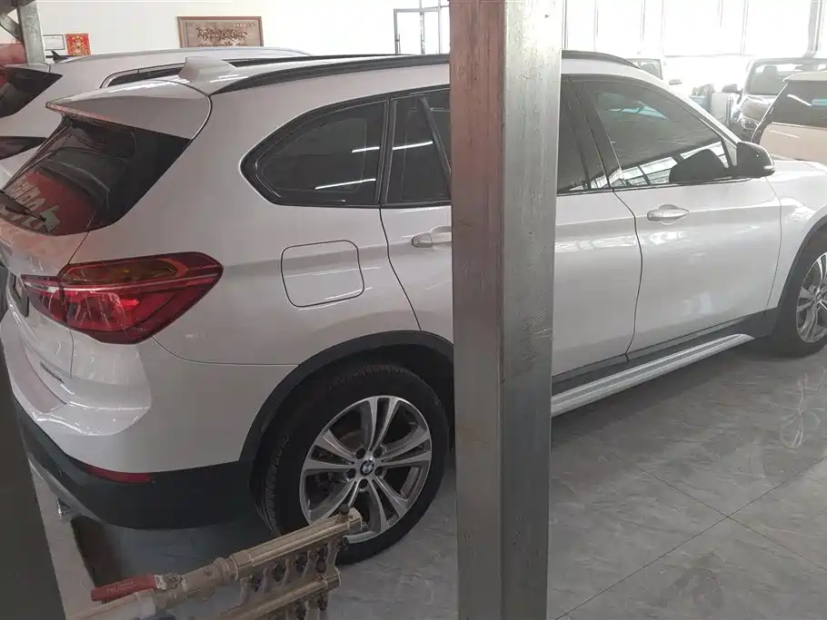 BMW X1 2018 xDrive20Li Luxury Model фото 3
