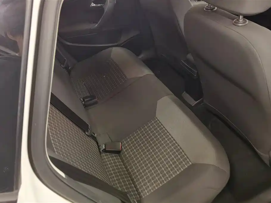Volkswagen Polo 2016 1.6L Automatic Comfort фото 11