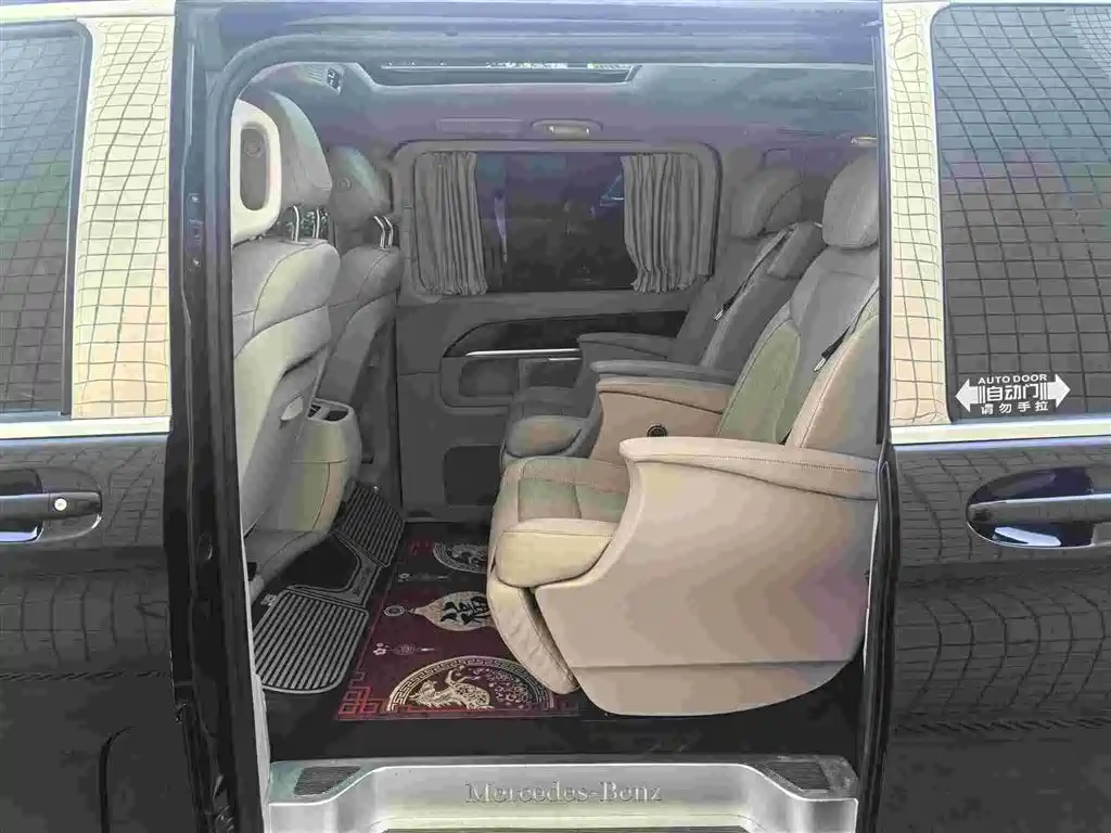 Mercedes-Benz V-Class 2018 V 260 L Premium Long Wheelbase Edition China VI фото 13