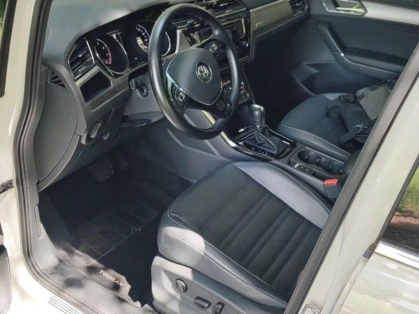 Фото 9 - Volkswagen Touran